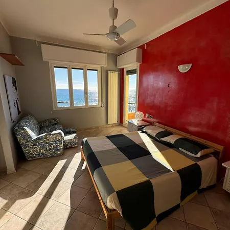 ホテル Ideal アルマ・ディ・タッジャ