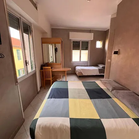 ホテル Ideal アルマ・ディ・タッジャ