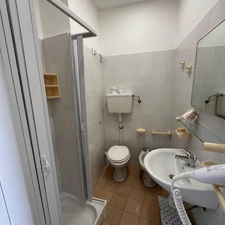 Hotel Ideal Hotel 3*