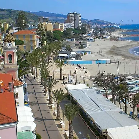 Ideal Hotel 3*